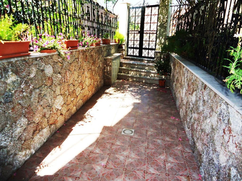 Ciuscia Bed & Breakfast Calatabiano Bagian luar foto