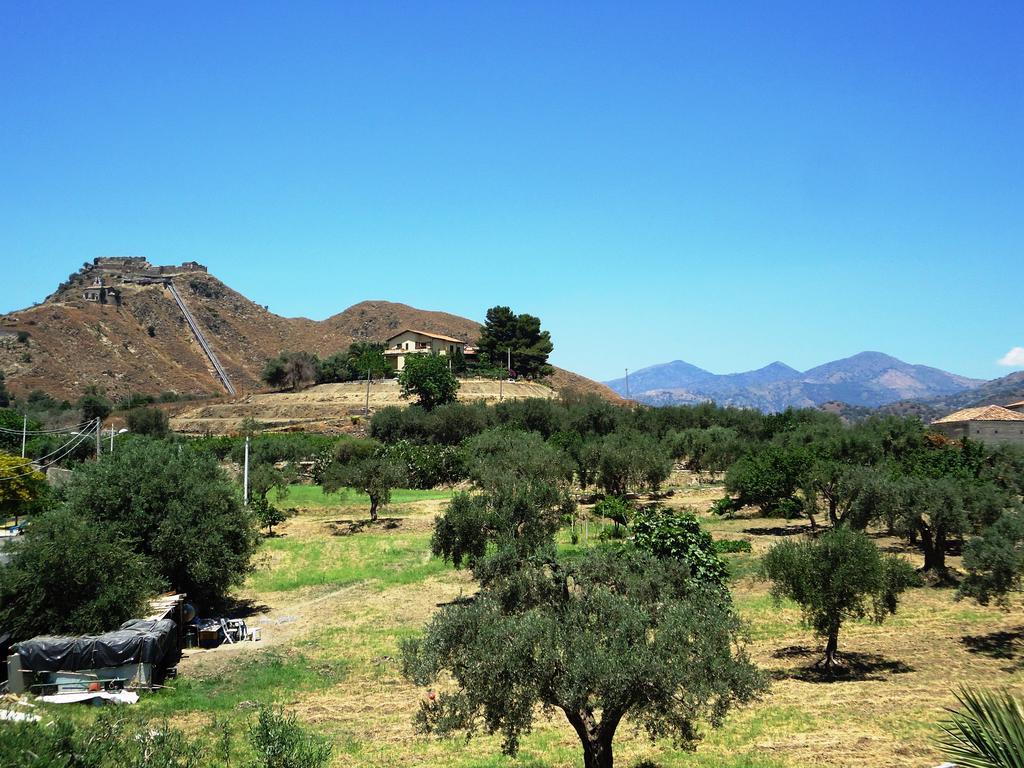 Ciuscia Bed & Breakfast Calatabiano Bagian luar foto