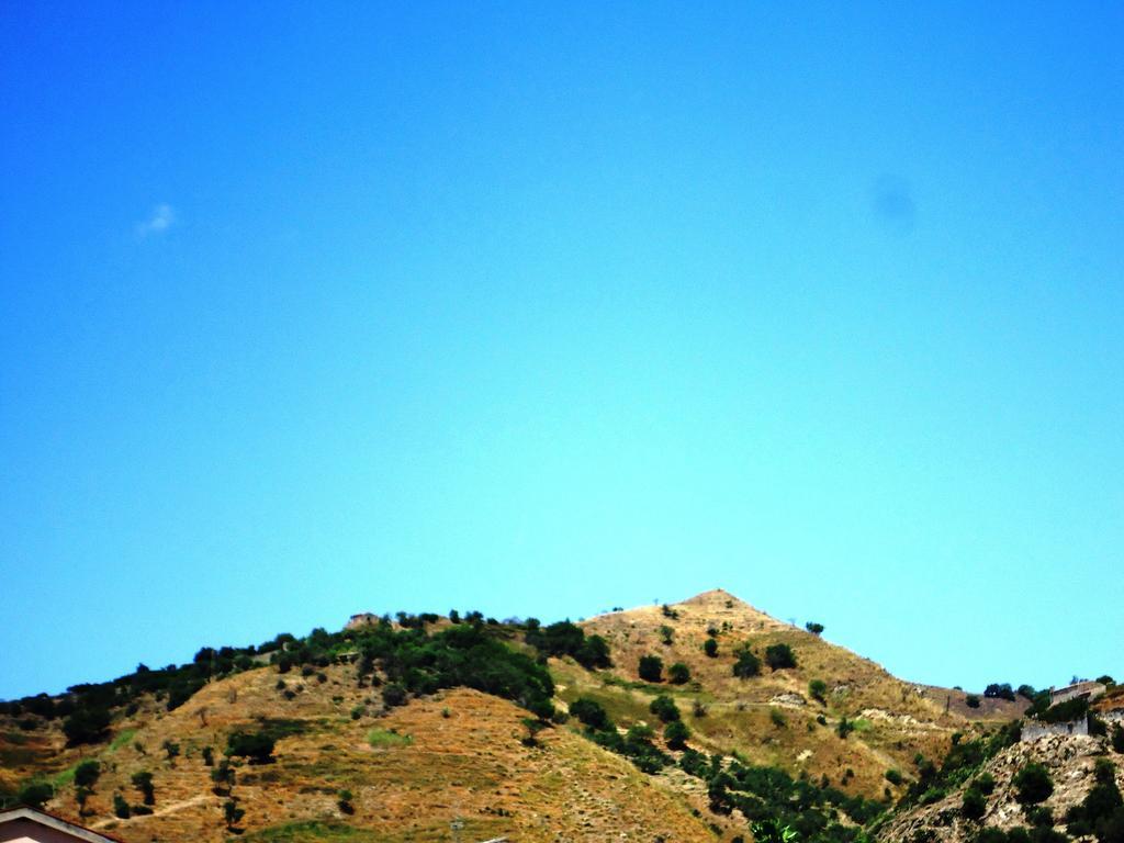 Ciuscia Bed & Breakfast Calatabiano Bagian luar foto